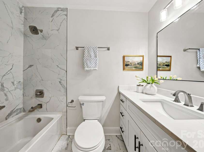1142 Fox Run Drive, Charlotte, NC 28212.  MLS# CAR4426807, YatesRealty ID 40466. 