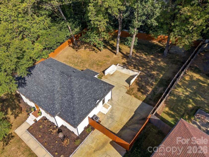 1142 Fox Run Drive, Charlotte, NC 28212.  MLS# CAR4426807, YatesRealty ID 40466. 