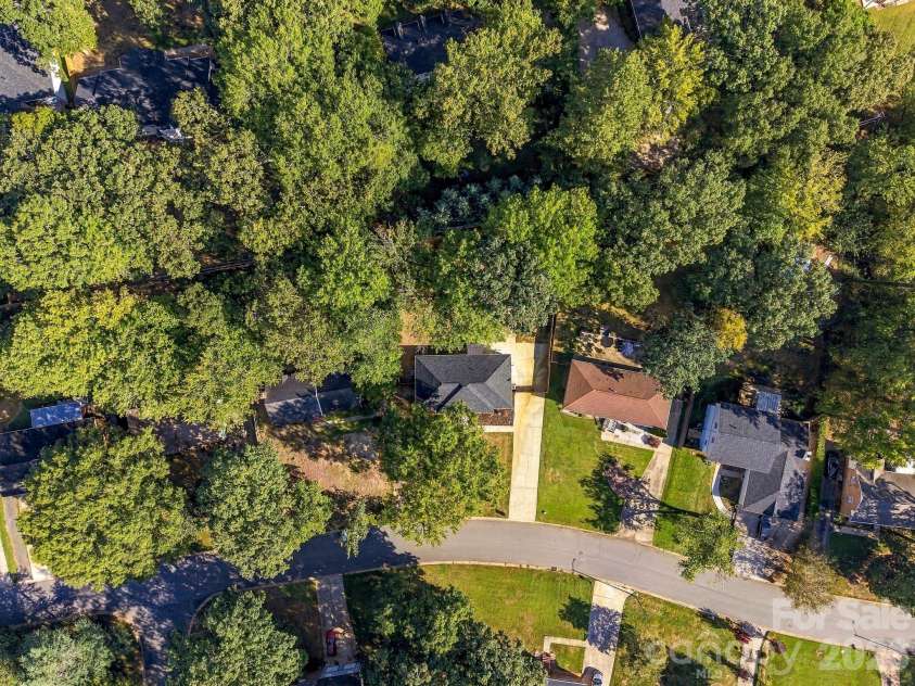 1142 Fox Run Drive, Charlotte, NC 28212.  MLS# CAR4426807, YatesRealty ID 40466. 