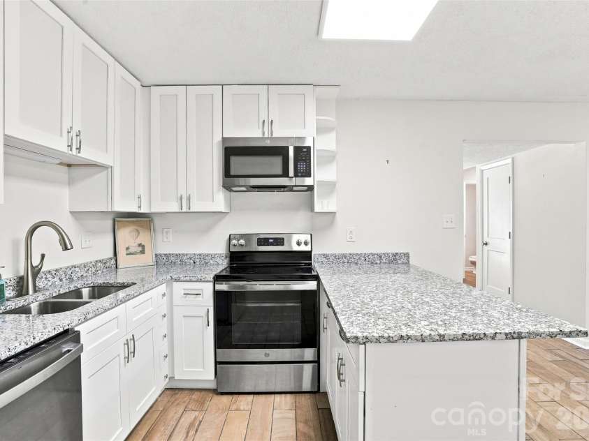 7403 Mystic Lane, Charlotte, NC 28227.  MLS# CAR4409360, YatesRealty ID 40467. 