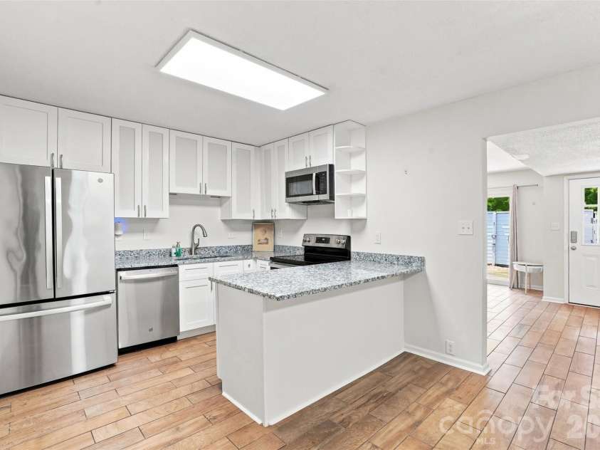 7403 Mystic Lane, Charlotte, NC 28227.  MLS# CAR4409360, YatesRealty ID 40467. 