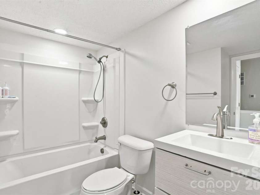 7403 Mystic Lane, Charlotte, NC 28227.  MLS# CAR4409360, YatesRealty ID 40467. 
