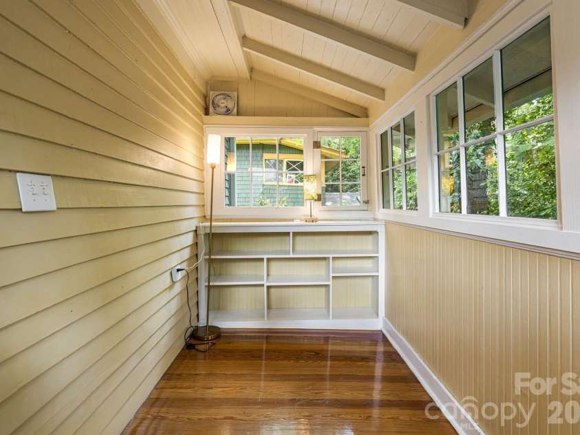 28 Woodlawn Avenue, Asheville, NC 28801.  MLS# CAR4405546, YatesRealty ID 40468. Ideal Office / Exercise / Play Space