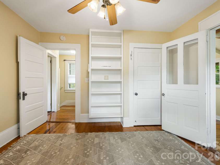 28 Woodlawn Avenue, Asheville, NC 28801.  MLS# CAR4405546, YatesRealty ID 40468. New Mini-Split * Built-ins