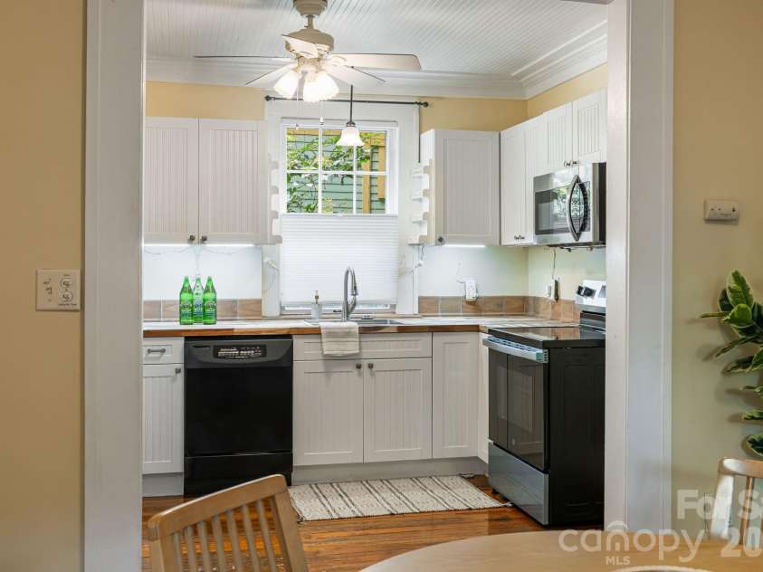 28 Woodlawn Avenue, Asheville, NC 28801.  MLS# CAR4405546, YatesRealty ID 40468. Newly Updated Kitchen