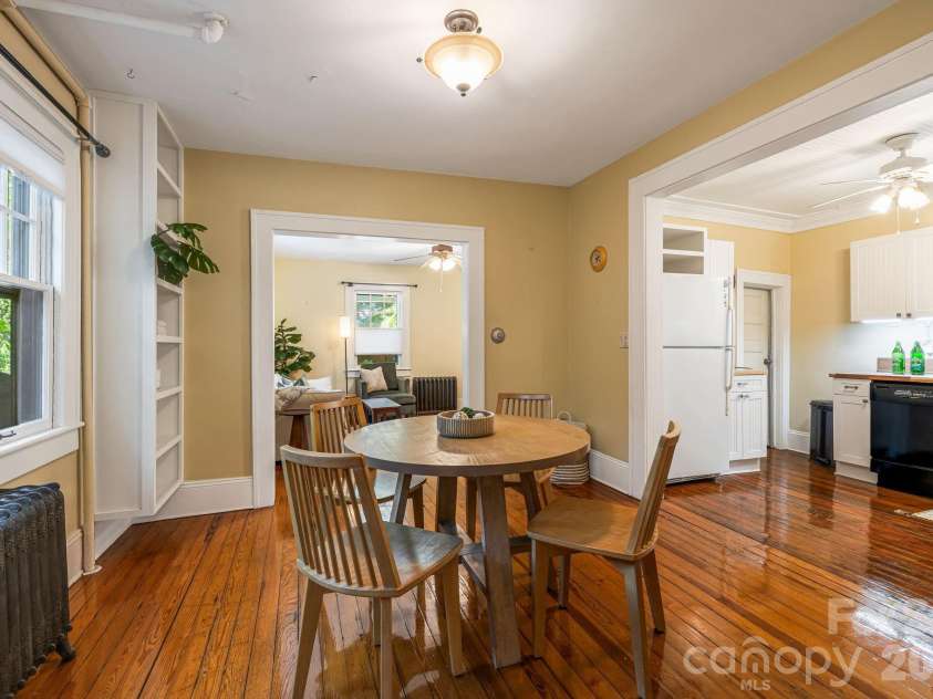 28 Woodlawn Avenue, Asheville, NC 28801.  MLS# CAR4405546, YatesRealty ID 40468. Nice Flowing Floorplan