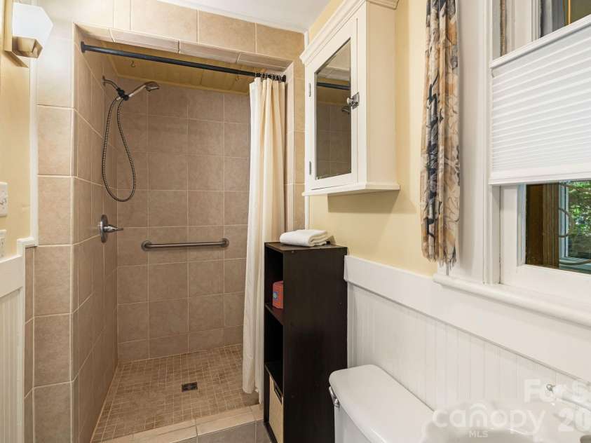 28 Woodlawn Avenue, Asheville, NC 28801.  MLS# CAR4405546, YatesRealty ID 40468. Step-in Shower