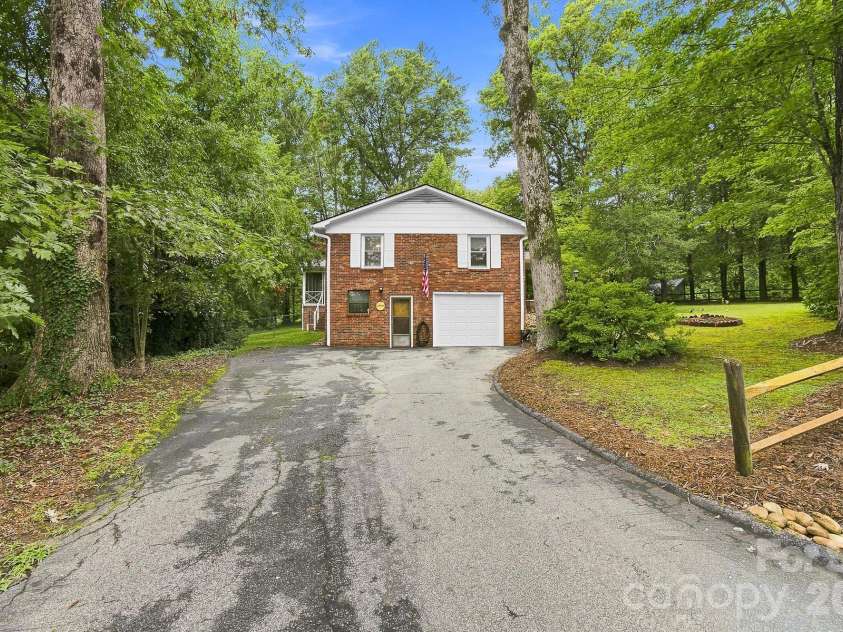 108 Arthur Lane, Hendersonville, NC 28791.  MLS# CAR4400429, YatesRealty ID 40469. 