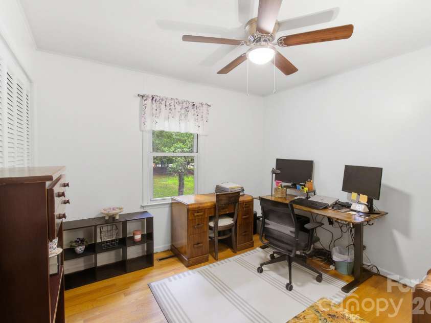 108 Arthur Lane, Hendersonville, NC 28791.  MLS# CAR4400429, YatesRealty ID 40469. 