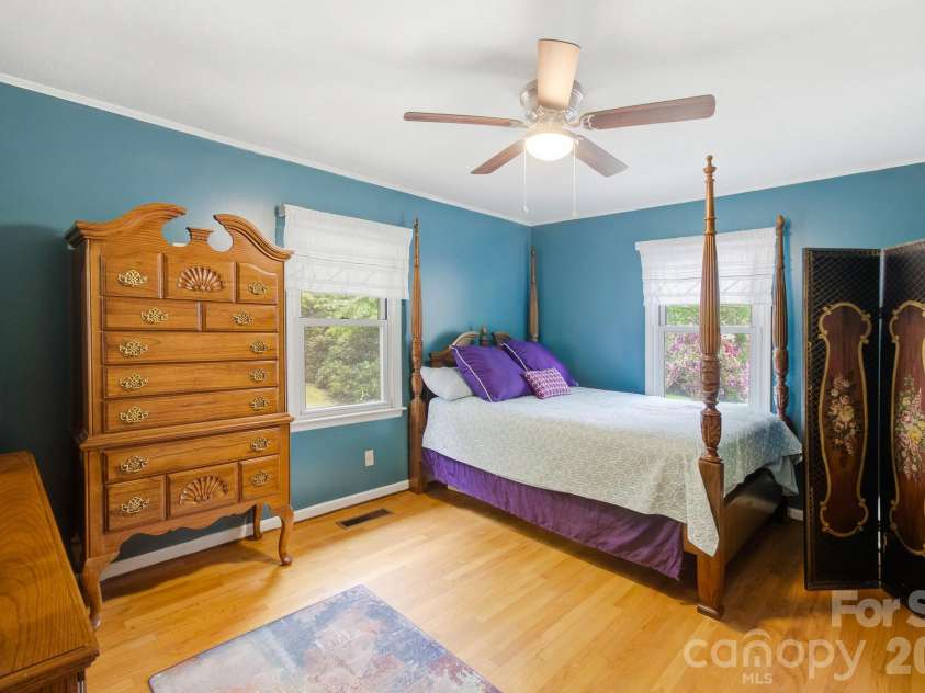 108 Arthur Lane, Hendersonville, NC 28791.  MLS# CAR4400429, YatesRealty ID 40469. 