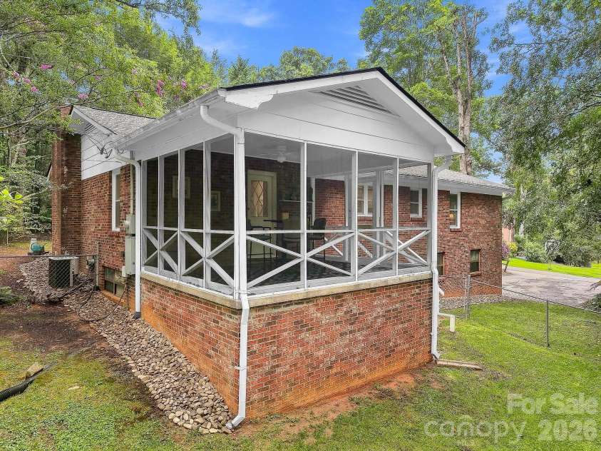 108 Arthur Lane, Hendersonville, NC 28791.  MLS# CAR4400429, YatesRealty ID 40469. 