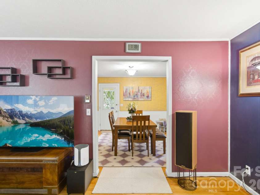 108 Arthur Lane, Hendersonville, NC 28791.  MLS# CAR4400429, YatesRealty ID 40469. 