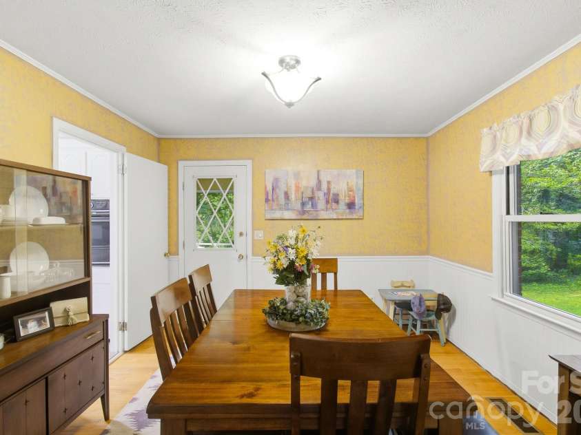 108 Arthur Lane, Hendersonville, NC 28791.  MLS# CAR4400429, YatesRealty ID 40469. 