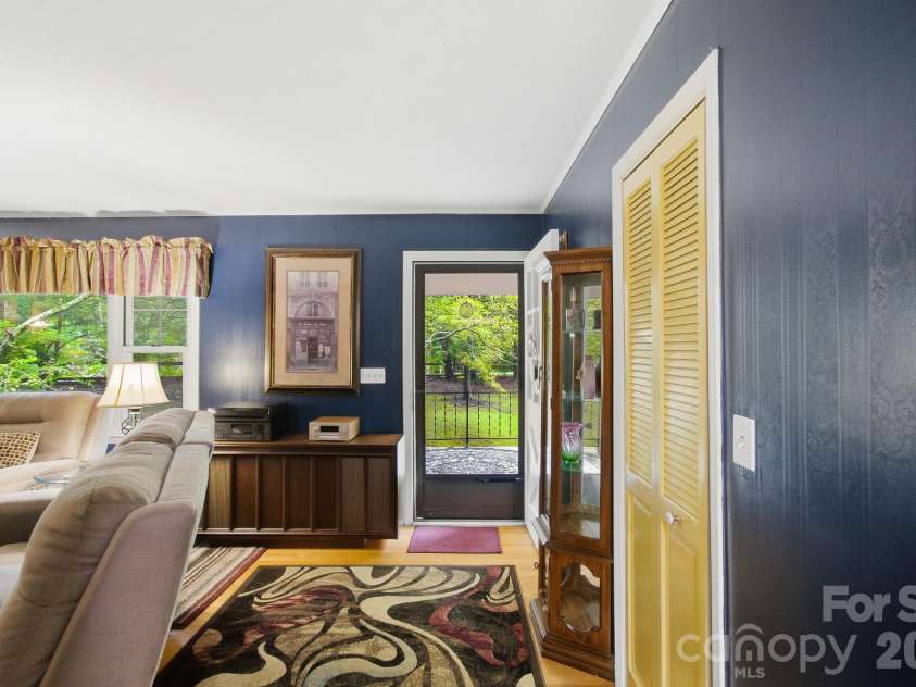 108 Arthur Lane, Hendersonville, NC 28791.  MLS# CAR4400429, YatesRealty ID 40469. 