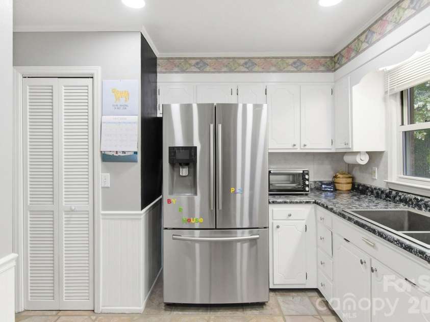 108 Arthur Lane, Hendersonville, NC 28791.  MLS# CAR4400429, YatesRealty ID 40469. 