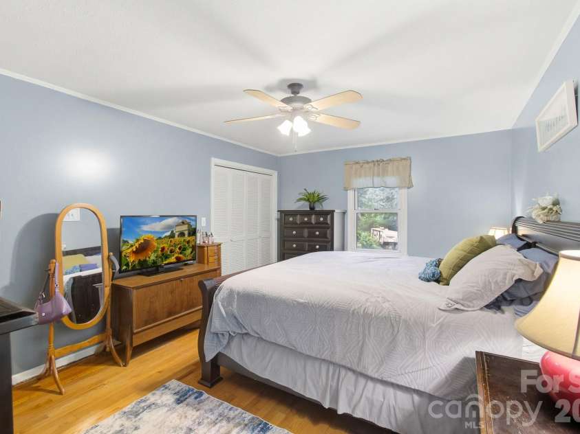 108 Arthur Lane, Hendersonville, NC 28791.  MLS# CAR4400429, YatesRealty ID 40469. 