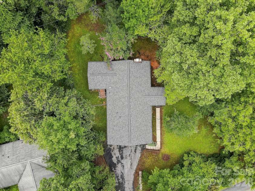108 Arthur Lane, Hendersonville, NC 28791.  MLS# CAR4400429, YatesRealty ID 40469. 