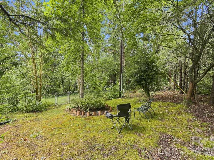 108 Arthur Lane, Hendersonville, NC 28791.  MLS# CAR4400429, YatesRealty ID 40469. 