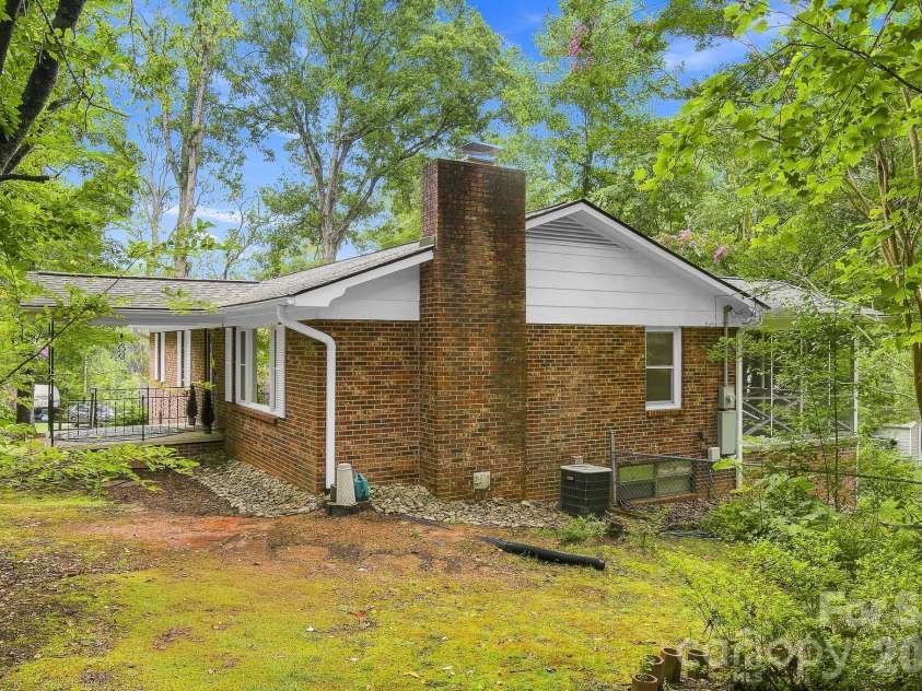 108 Arthur Lane, Hendersonville, NC 28791.  MLS# CAR4400429, YatesRealty ID 40469. 