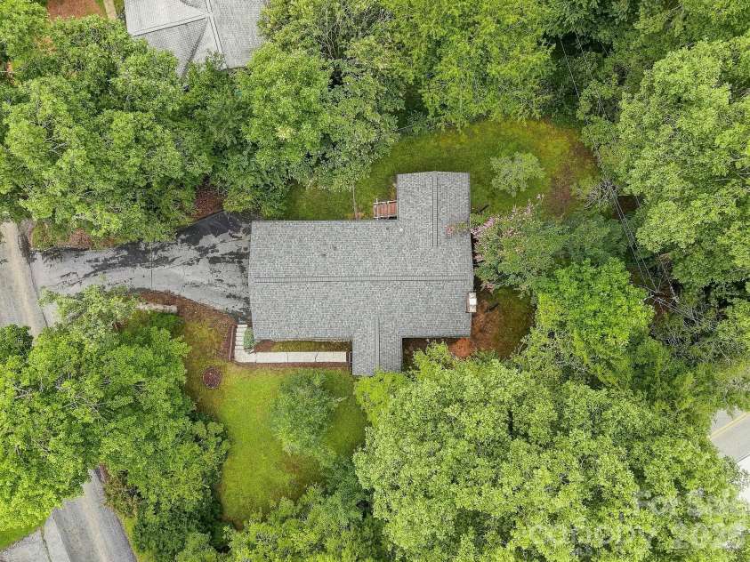 108 Arthur Lane, Hendersonville, NC 28791.  MLS# CAR4400429, YatesRealty ID 40469. 