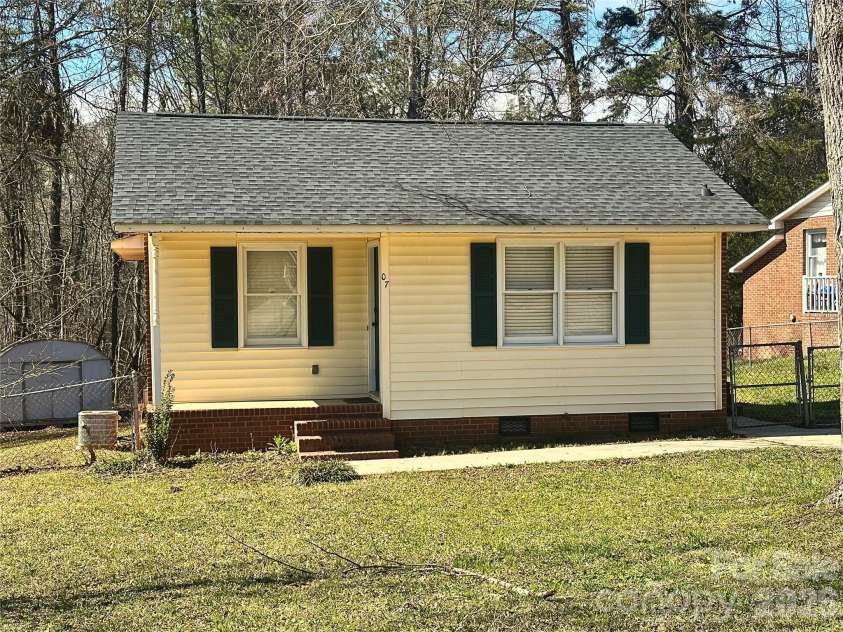 7 Rosewood Lane, York, SC 29745.  MLS# CAR4359579, YatesRealty ID 40470. 