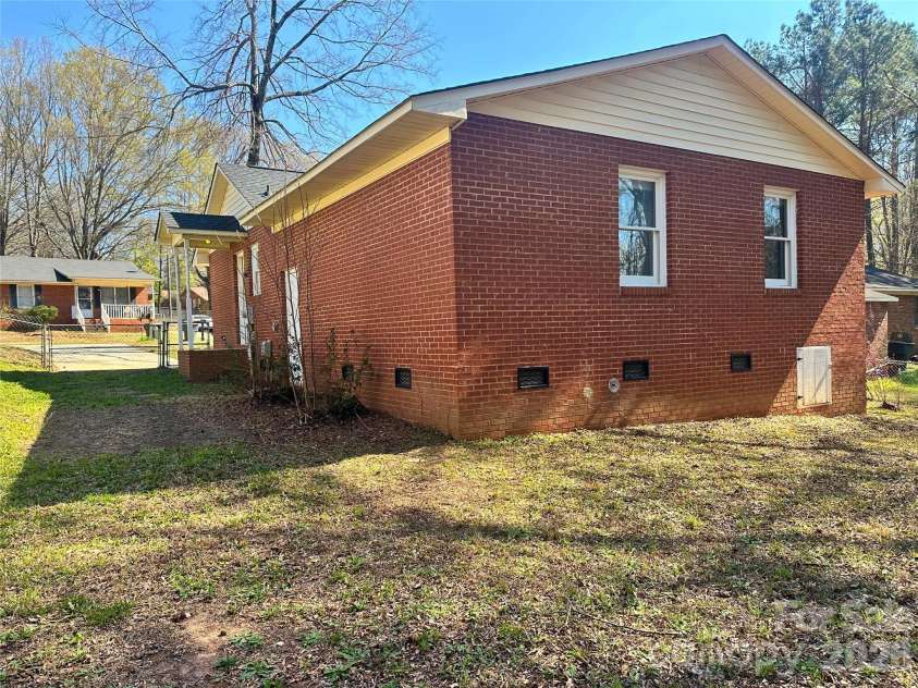 7 Rosewood Lane, York, SC 29745.  MLS# CAR4359579, YatesRealty ID 40470. 