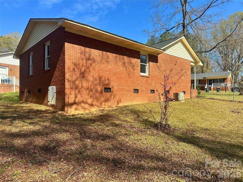 7 Rosewood Lane, York, SC 29745.  MLS# CAR4359579, YatesRealty ID 40470. 