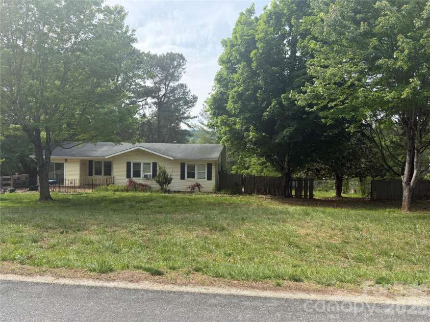 2723 Tatertown Loop, Nebo, NC 28761.  MLS# CAR4394345, YatesRealty ID 40474. 