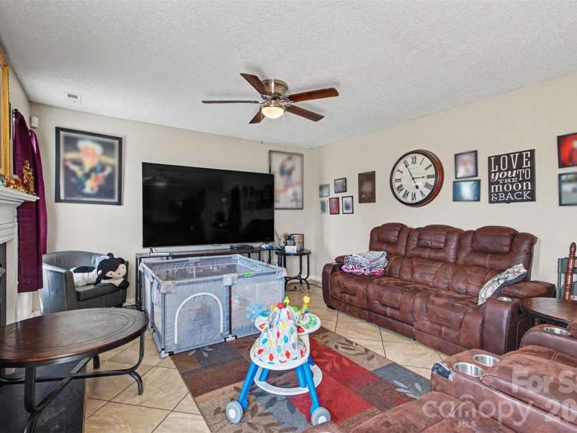 2026 Edenderry Drive, Statesville, NC 28625.  MLS# CAR4405689, YatesRealty ID 40476. 