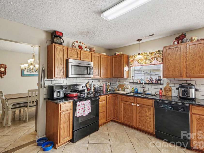 2026 Edenderry Drive, Statesville, NC 28625.  MLS# CAR4405689, YatesRealty ID 40476. 
