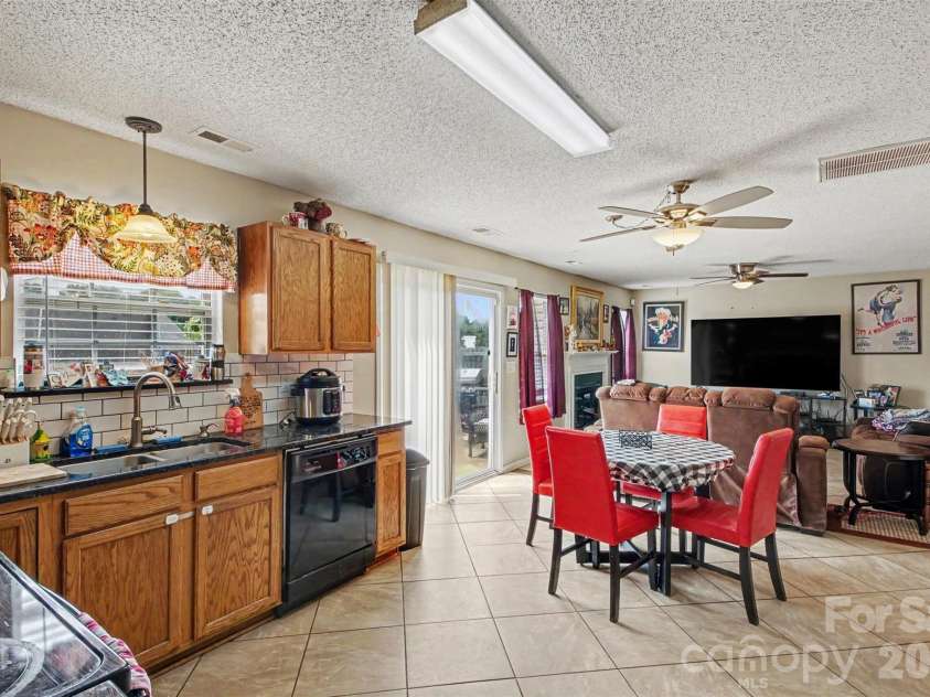 2026 Edenderry Drive, Statesville, NC 28625.  MLS# CAR4405689, YatesRealty ID 40476. 