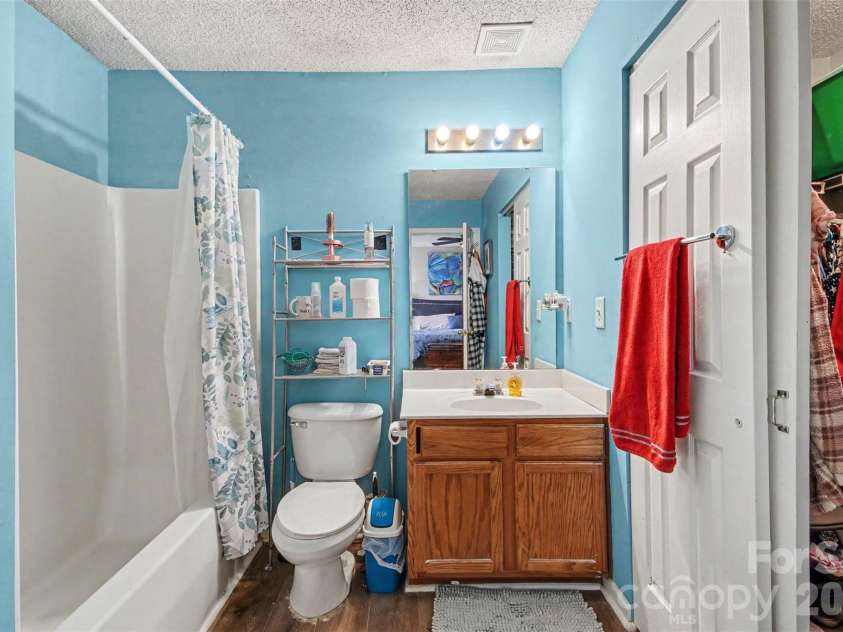 2026 Edenderry Drive, Statesville, NC 28625.  MLS# CAR4405689, YatesRealty ID 40476. 
