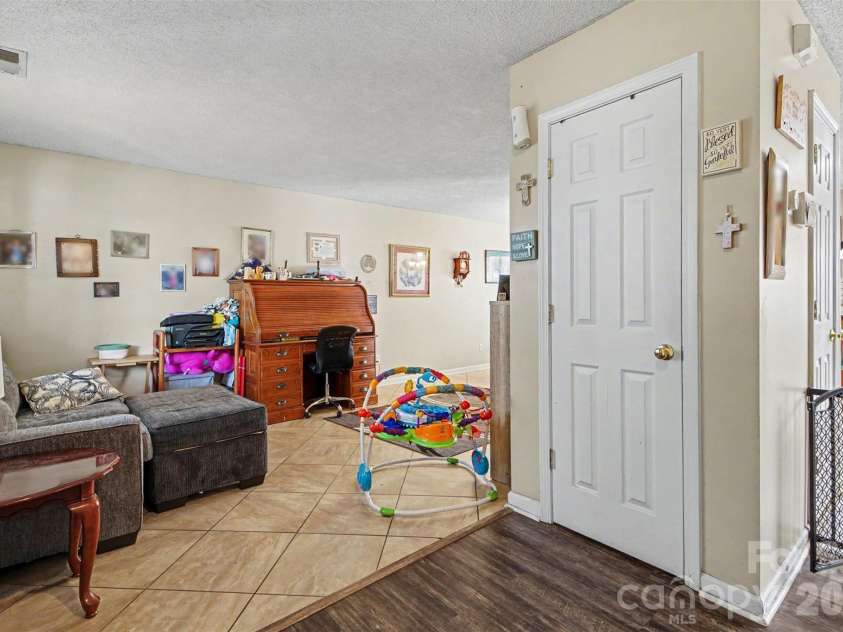 2026 Edenderry Drive, Statesville, NC 28625.  MLS# CAR4405689, YatesRealty ID 40476. 