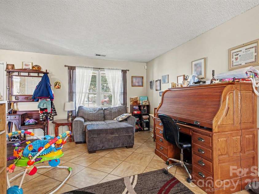 2026 Edenderry Drive, Statesville, NC 28625.  MLS# CAR4405689, YatesRealty ID 40476. 