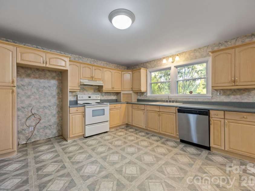 1311 Jenkins Road, Gaston, NC 28052.  MLS# CAR4365183, YatesRealty ID 40477. 