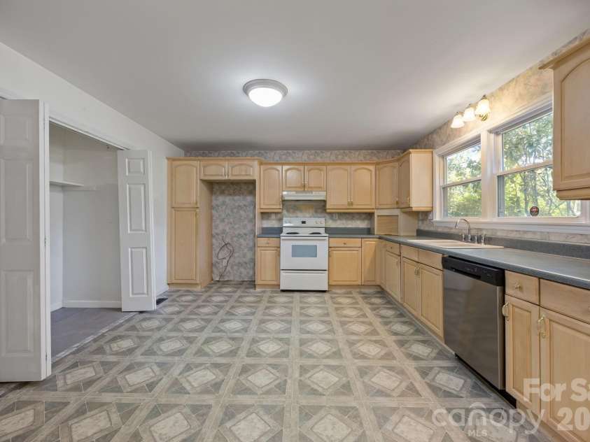 1311 Jenkins Road, Gaston, NC 28052.  MLS# CAR4365183, YatesRealty ID 40477. 