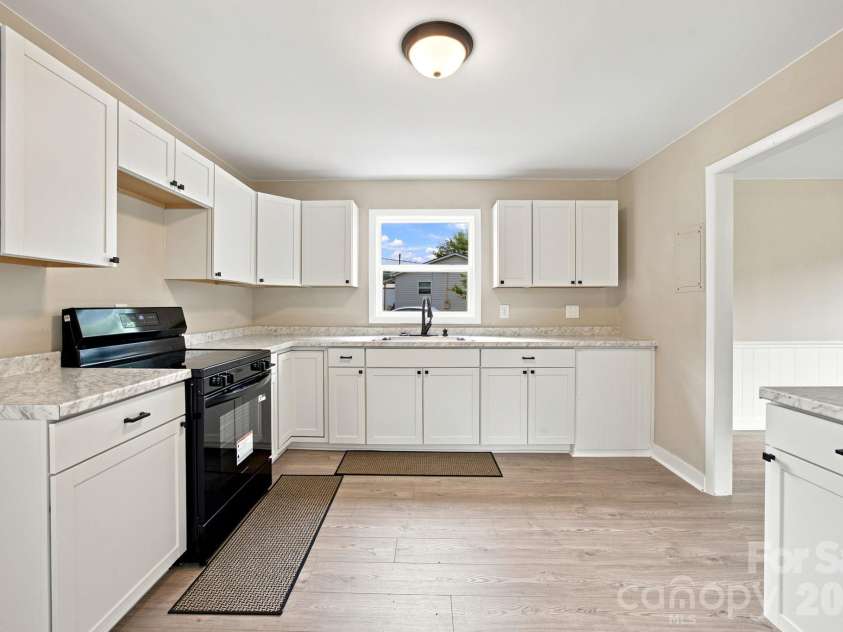 552 Old NC 277 Road, Bessemer City, NC 28016.  MLS# CAR4404820, YatesRealty ID 40478. 