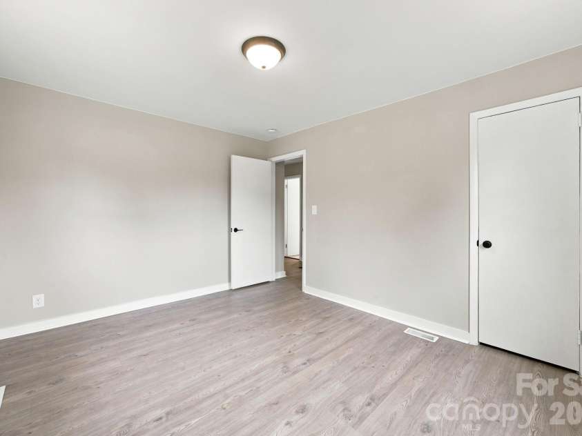 552 Old NC 277 Road, Bessemer City, NC 28016.  MLS# CAR4404820, YatesRealty ID 40478. 