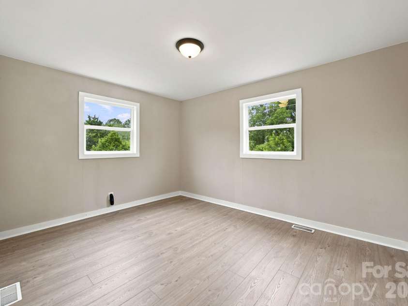 552 Old NC 277 Road, Bessemer City, NC 28016.  MLS# CAR4404820, YatesRealty ID 40478. 