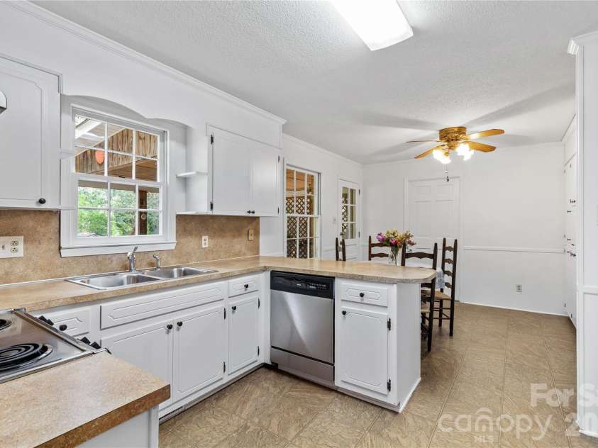 1214 Hawthorne Road, Lancaster, SC 29720.  MLS# CAR4407326, YatesRealty ID 40480. 