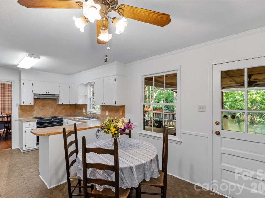 1214 Hawthorne Road, Lancaster, SC 29720.  MLS# CAR4407326, YatesRealty ID 40480. 