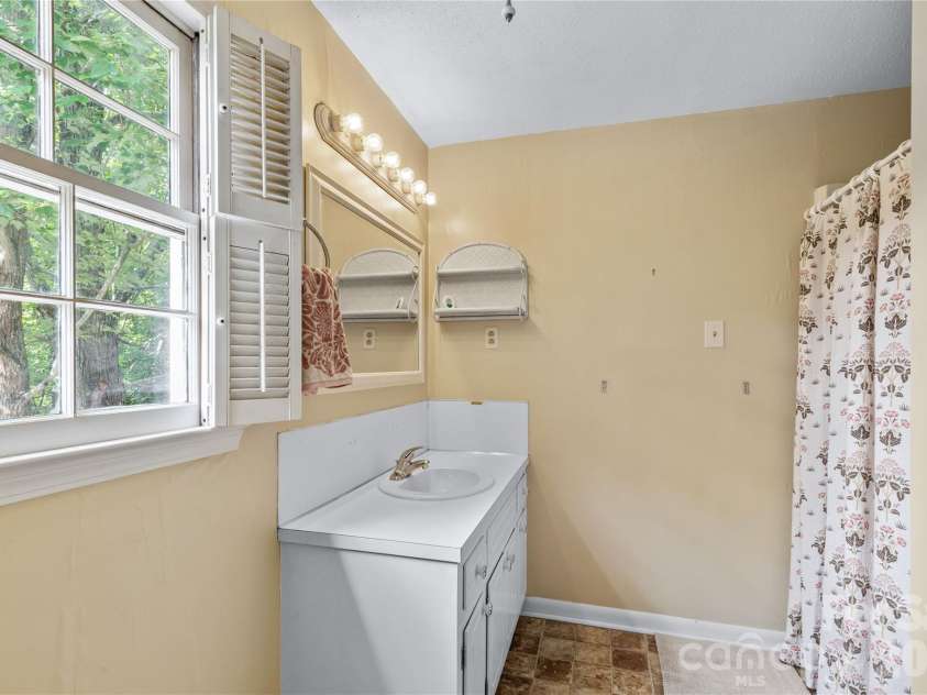 1214 Hawthorne Road, Lancaster, SC 29720.  MLS# CAR4407326, YatesRealty ID 40480. 