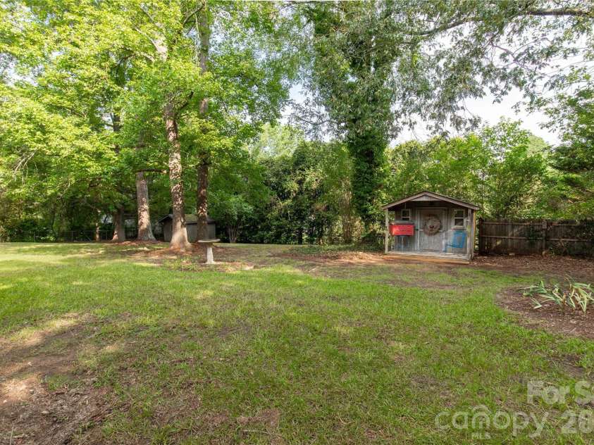 1214 Hawthorne Road, Lancaster, SC 29720.  MLS# CAR4407326, YatesRealty ID 40480. 