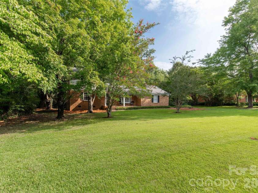 1214 Hawthorne Road, Lancaster, SC 29720.  MLS# CAR4407326, YatesRealty ID 40480. 