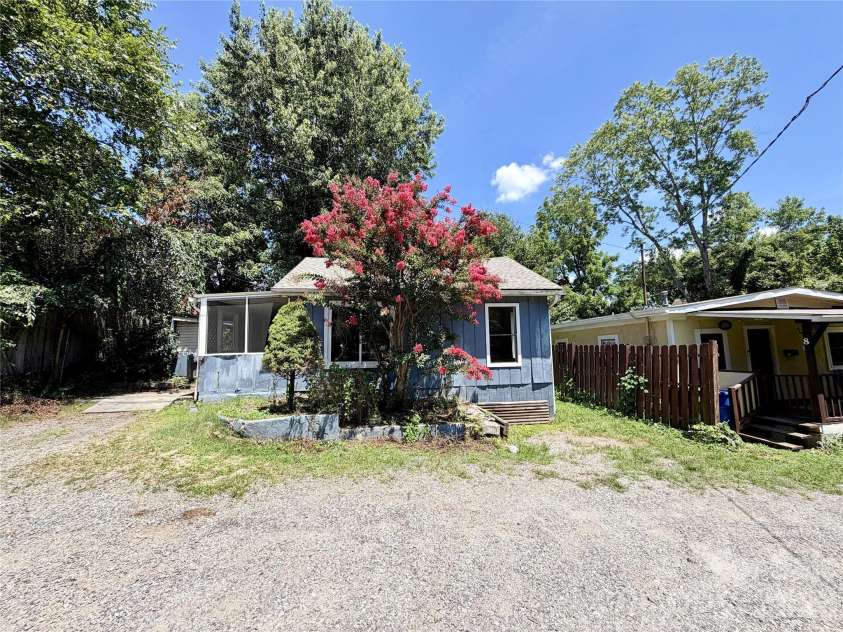 6 Leita Lane, Asheville, NC 28806.  MLS# CAR4403814, YatesRealty ID 40482. 