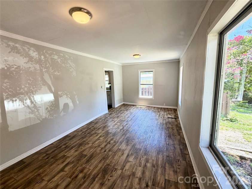 6 Leita Lane, Asheville, NC 28806.  MLS# CAR4403814, YatesRealty ID 40482. 