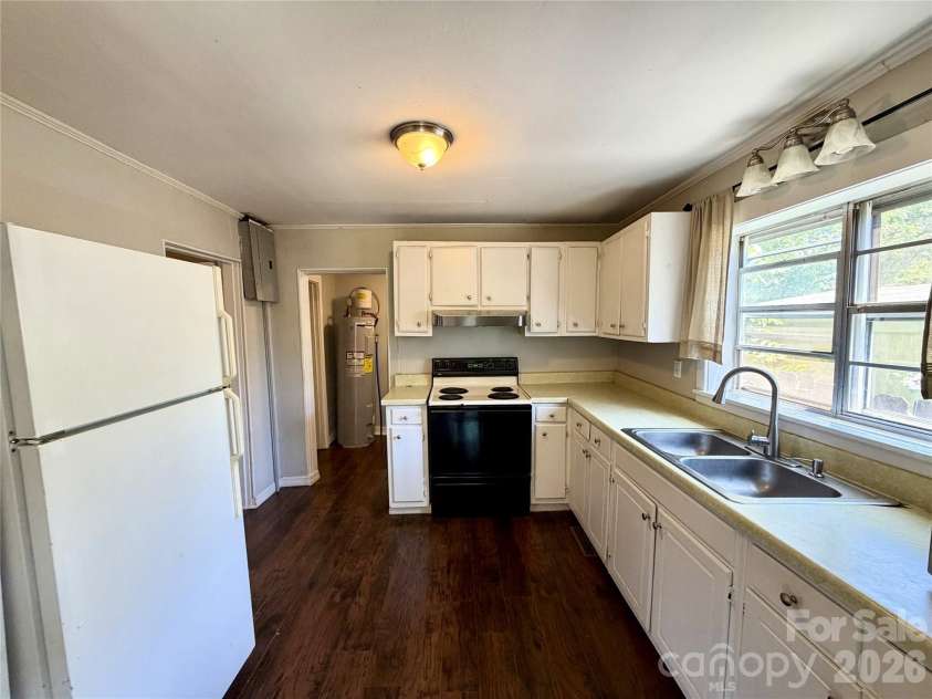 6 Leita Lane, Asheville, NC 28806.  MLS# CAR4403814, YatesRealty ID 40482. 