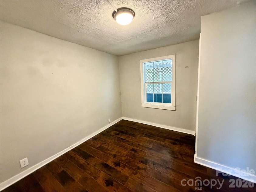 6 Leita Lane, Asheville, NC 28806.  MLS# CAR4403814, YatesRealty ID 40482. 