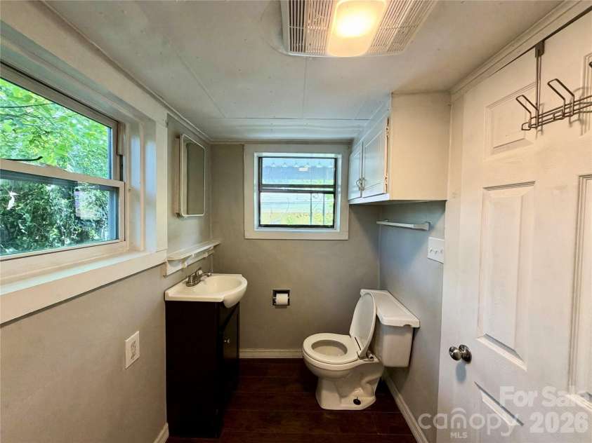 6 Leita Lane, Asheville, NC 28806.  MLS# CAR4403814, YatesRealty ID 40482. 
