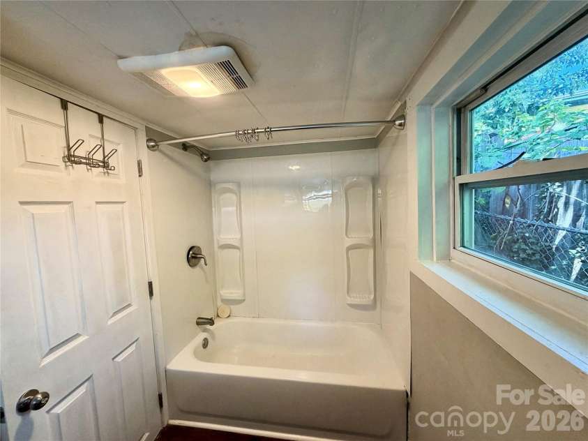 6 Leita Lane, Asheville, NC 28806.  MLS# CAR4403814, YatesRealty ID 40482. 